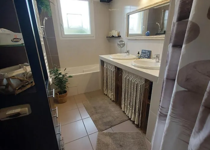 Bed & Breakfast Belharra House *